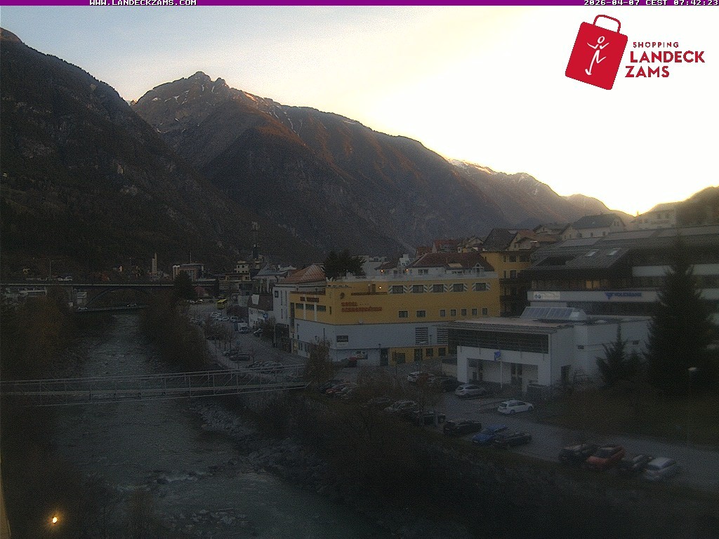 Archived image Webcam City of Landeck - River Inn