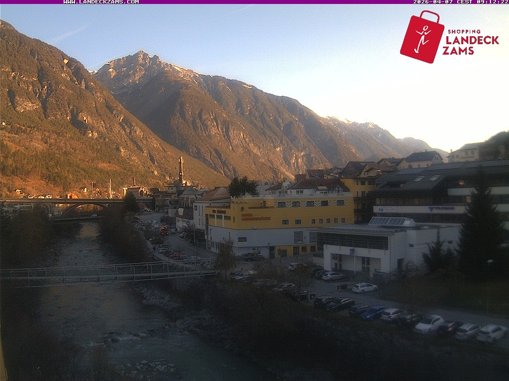 Archived image Webcam City of Landeck - River Inn