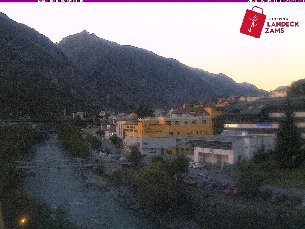 Archived image Webcam City of Landeck - River Inn