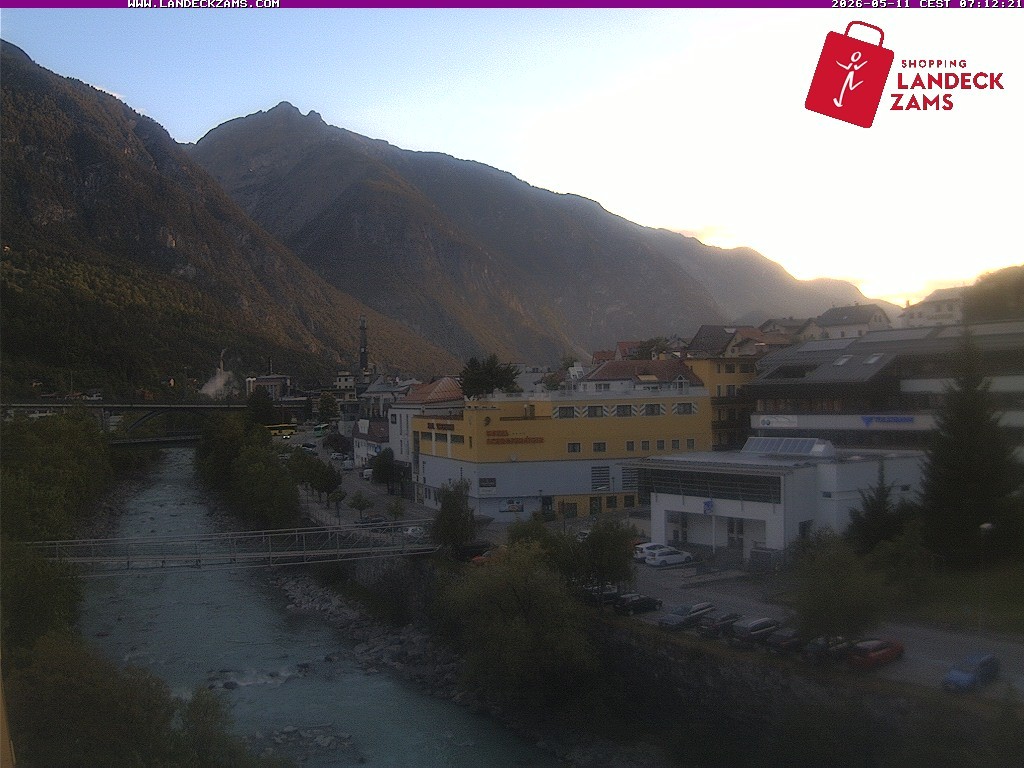 Archived image Webcam City of Landeck - River Inn