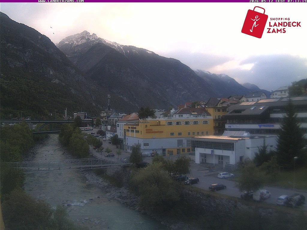 Archived image Webcam City of Landeck - River Inn
