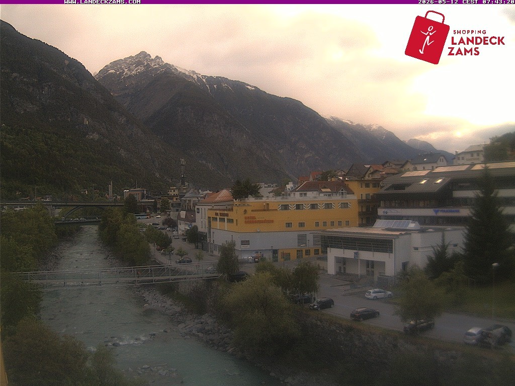 Archived image Webcam City of Landeck - River Inn