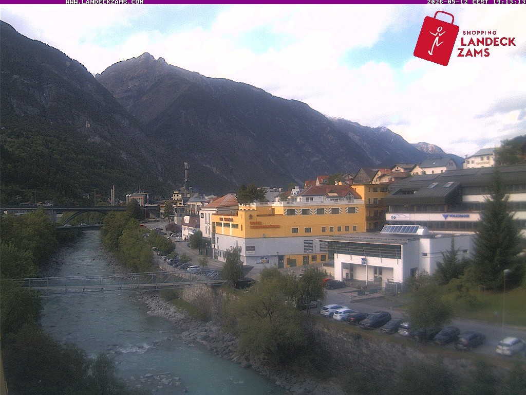 Archived image Webcam City of Landeck - River Inn