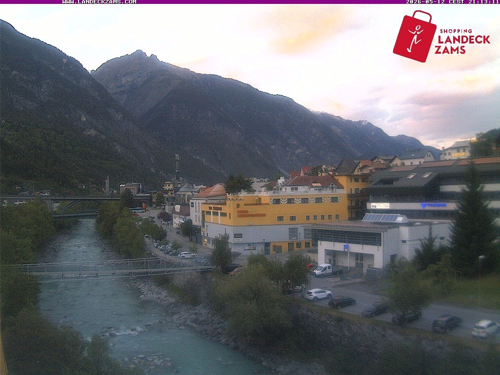 Archived image Webcam City of Landeck - River Inn