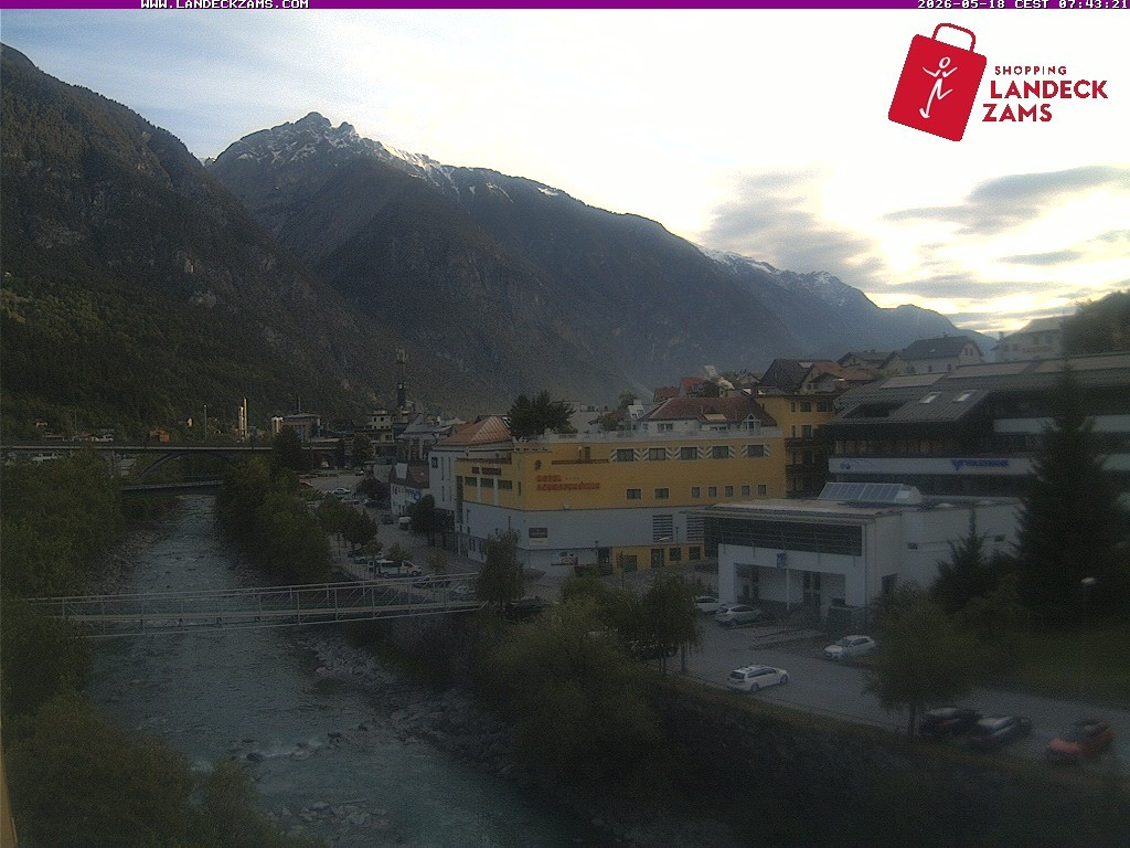 Archived image Webcam City of Landeck - River Inn