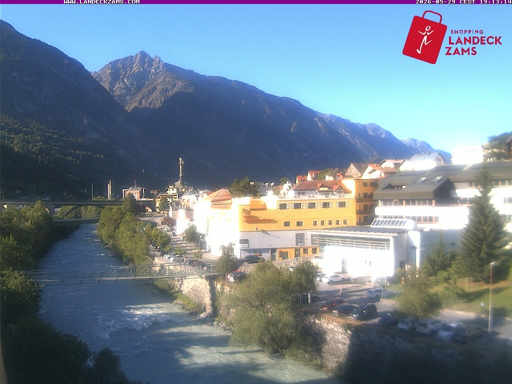 Archived image Webcam City of Landeck - River Inn