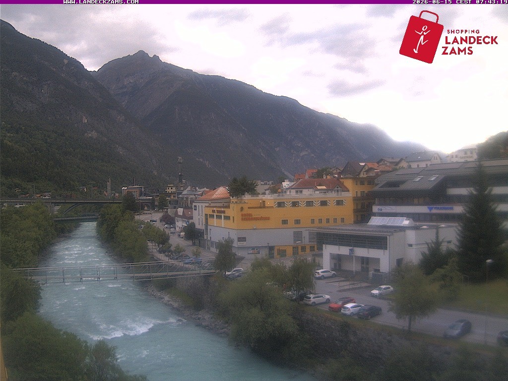 Archived image Webcam City of Landeck - River Inn