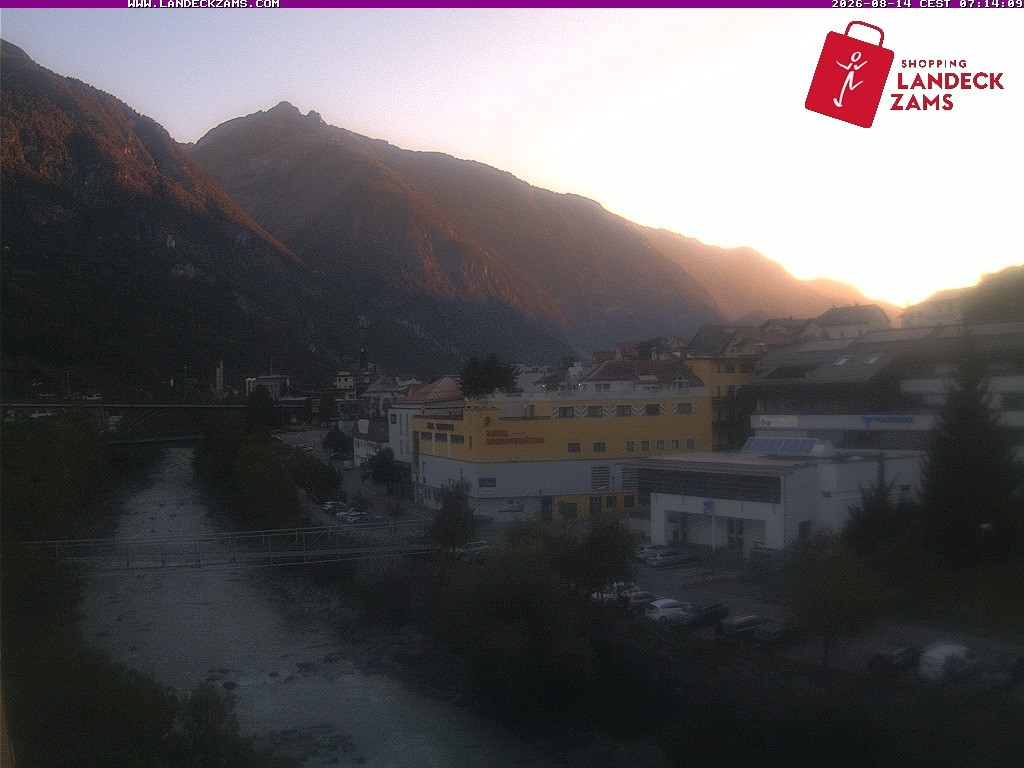 Archived image Webcam City of Landeck - River Inn