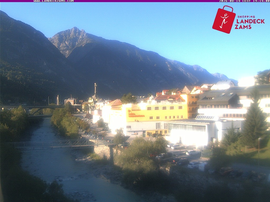 Archived image Webcam City of Landeck - River Inn
