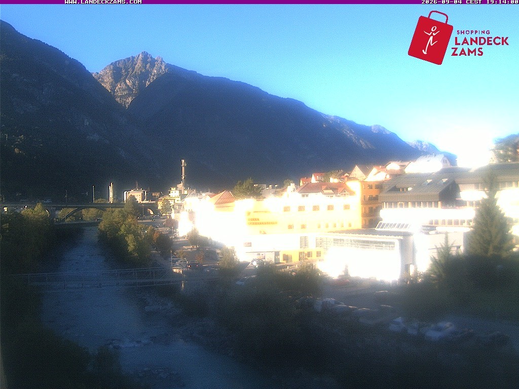 Archived image Webcam City of Landeck - River Inn