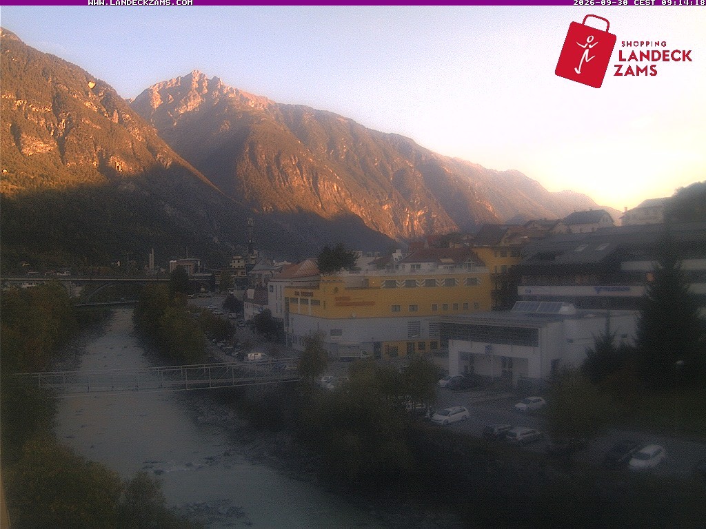 Archived image Webcam City of Landeck - River Inn