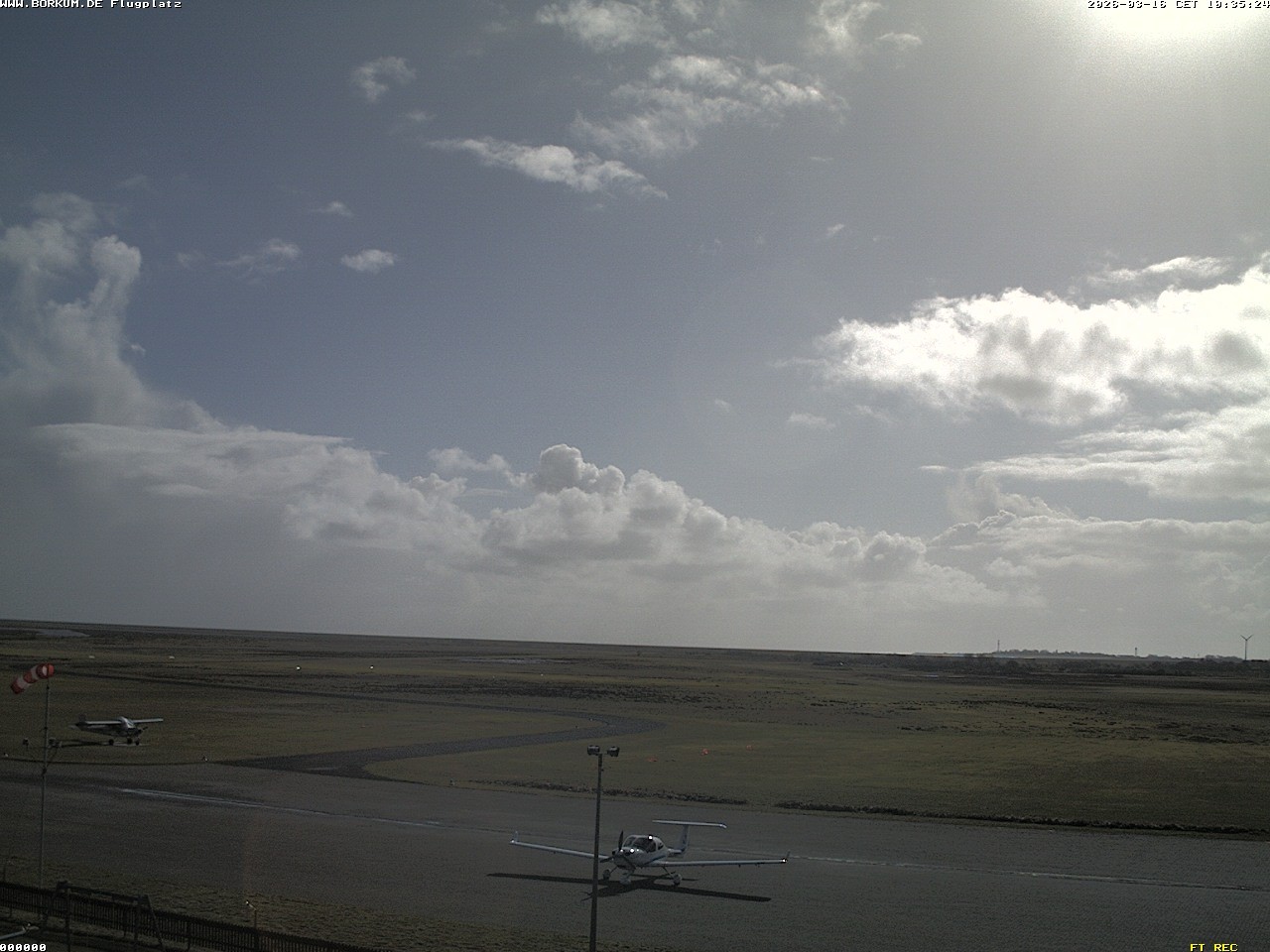 Archived image Webcam Airfield of Borkum