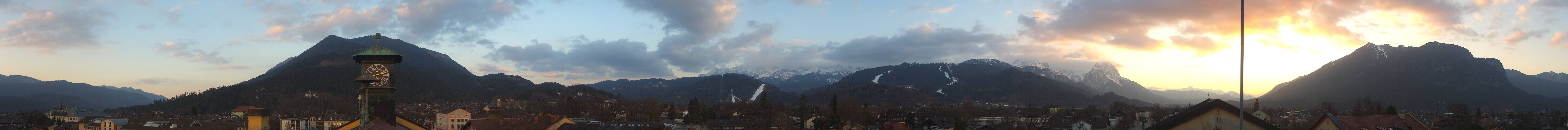 Archiv Foto Webcam Panoramablick Rathaus Garmisch-Partenkirchen