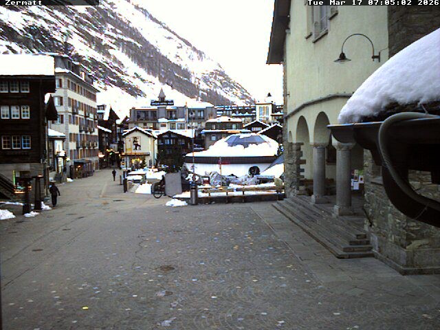 Archiv Foto Webcam Gemeindehaus Zermatt