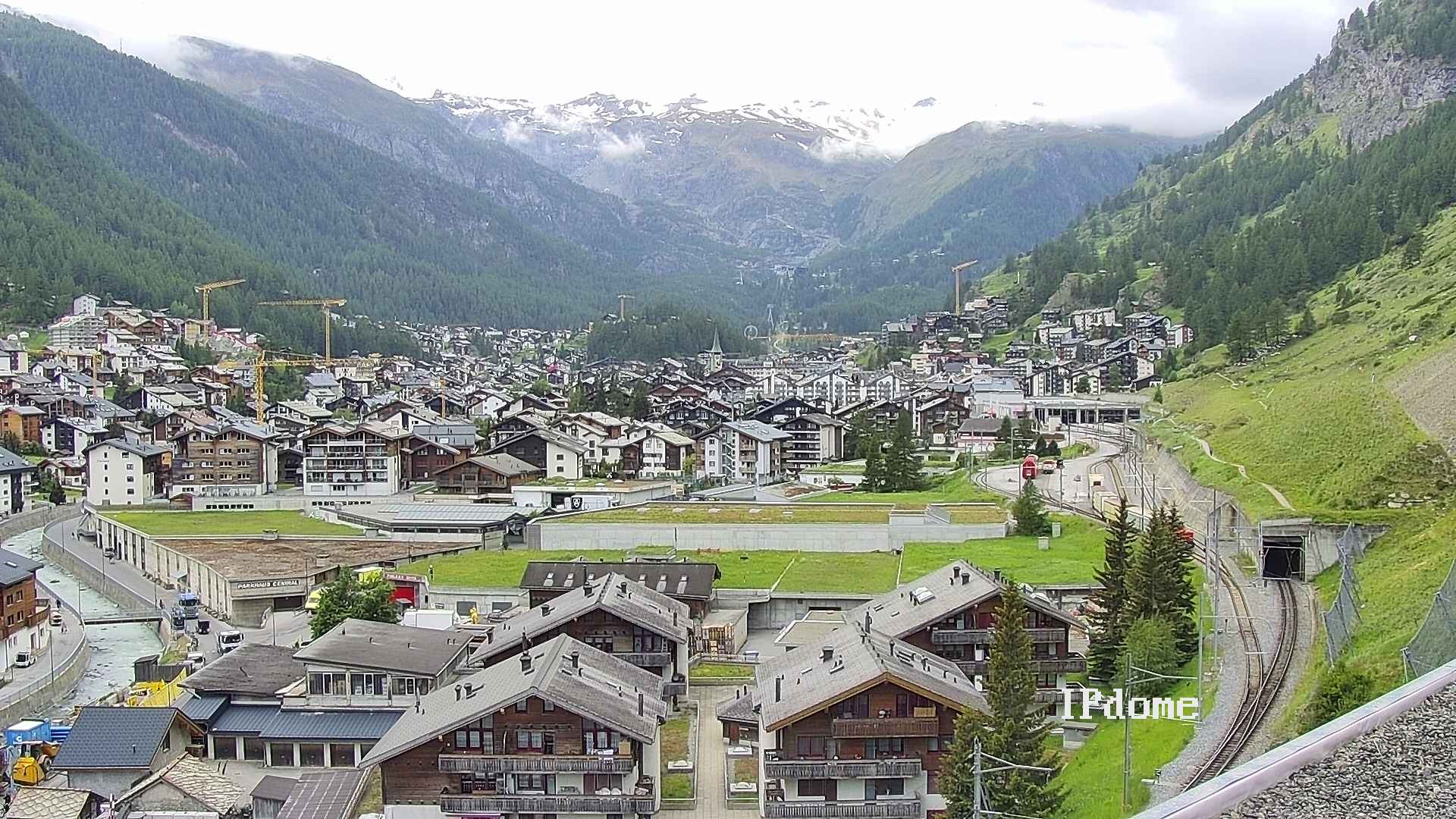 Archiv Foto Webcam Zermatt: Blick auf das Dorf