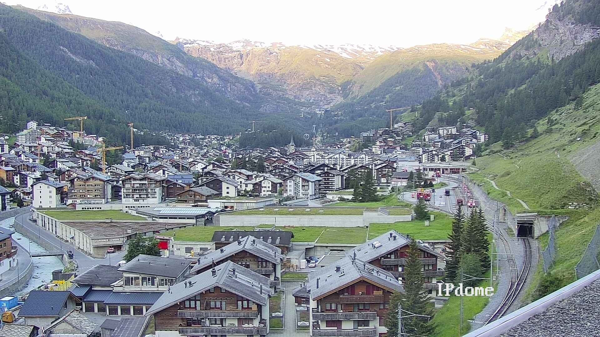 Archiv Foto Webcam Zermatt: Blick auf das Dorf