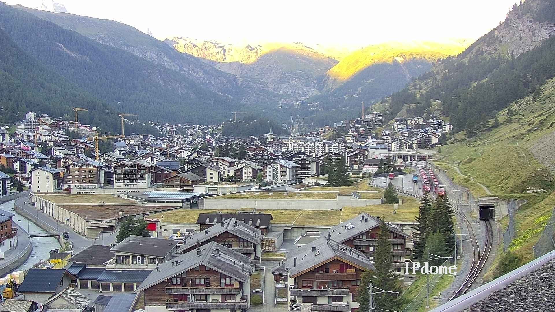 Archiv Foto Webcam Zermatt: Blick auf das Dorf