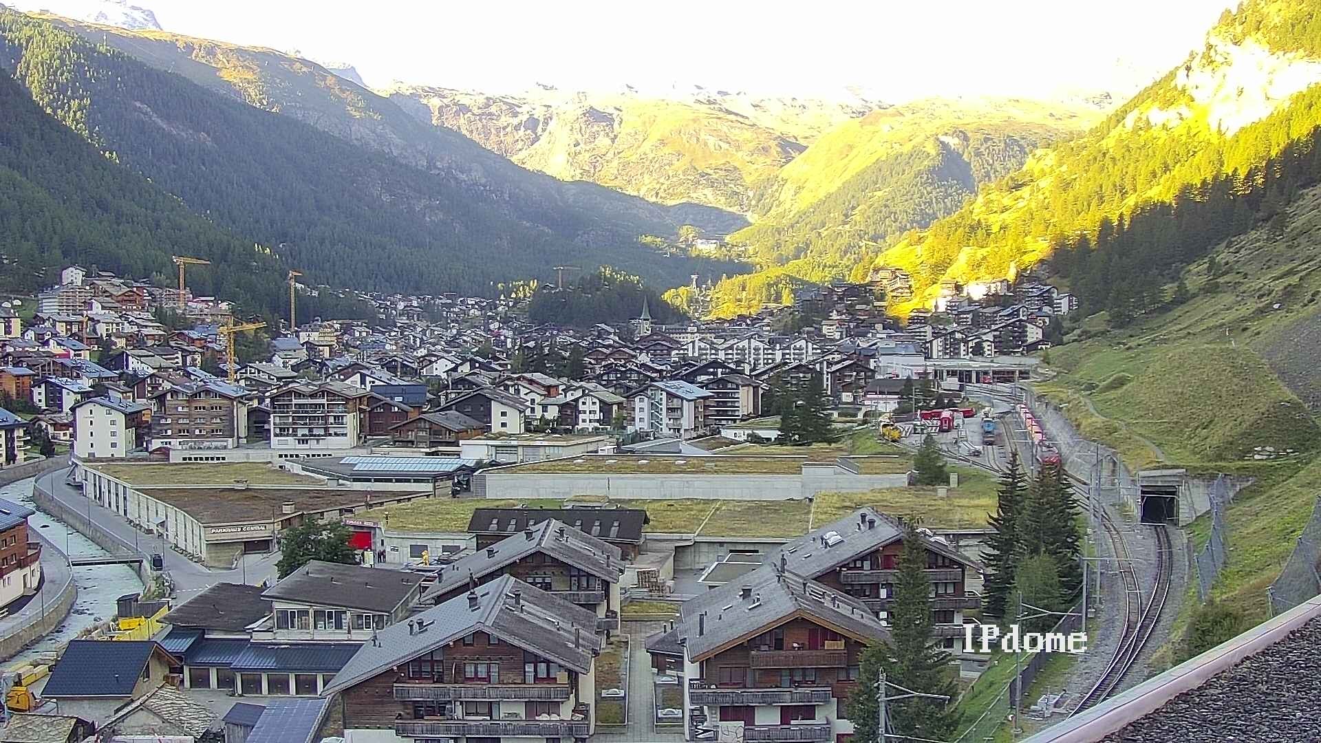Archiv Foto Webcam Zermatt: Blick auf das Dorf