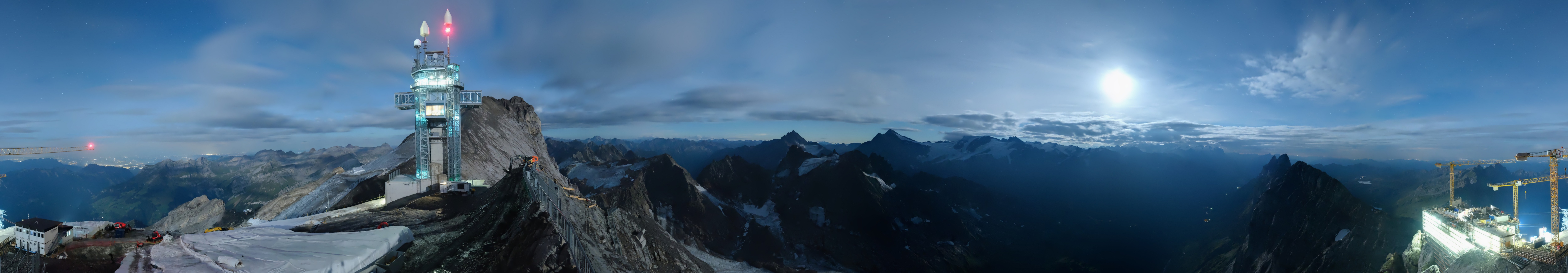 Archiv Foto Webcam Titlis: Bergstation mit Titlis Tower