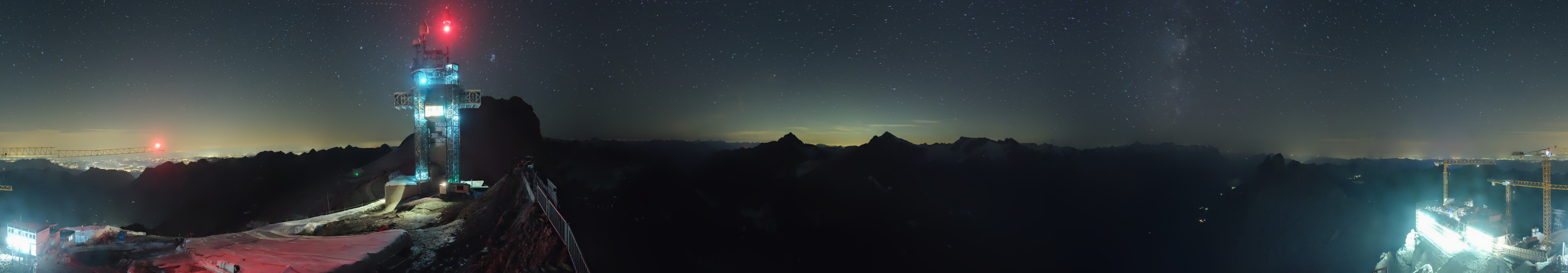 Archiv Foto Webcam Titlis: Bergstation mit Titlis Tower