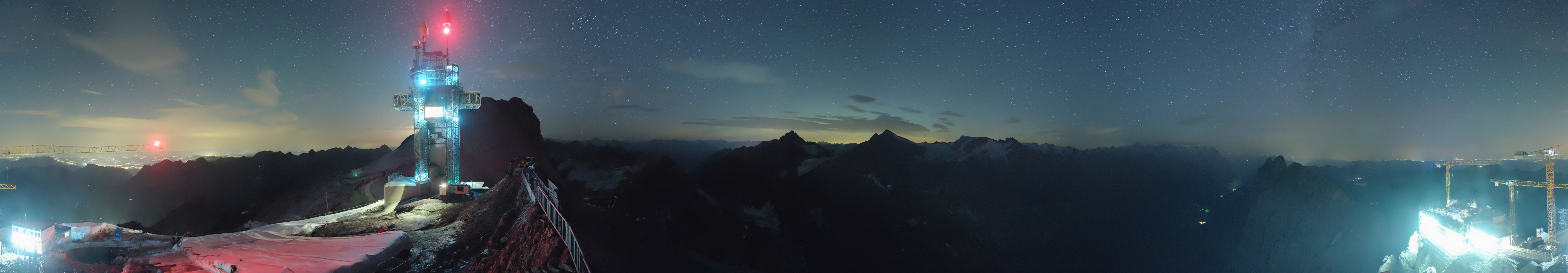 Archiv Foto Webcam Titlis: Bergstation mit Titlis Tower