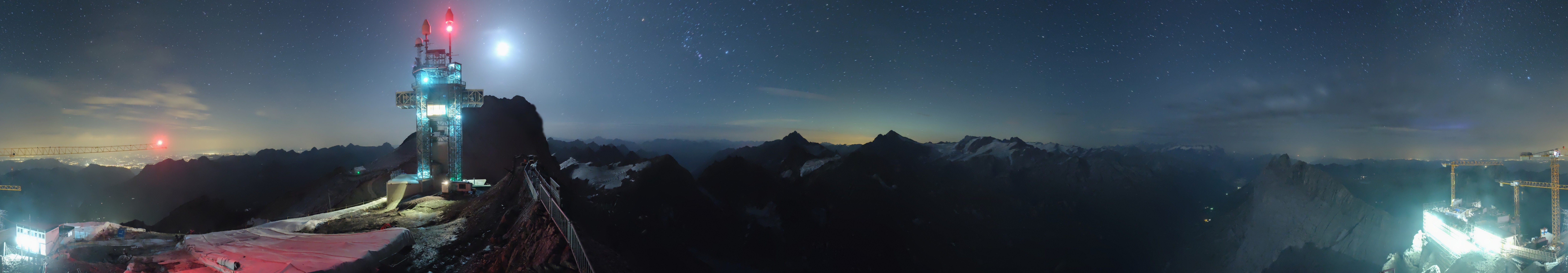 Archiv Foto Webcam Titlis: Bergstation mit Titlis Tower