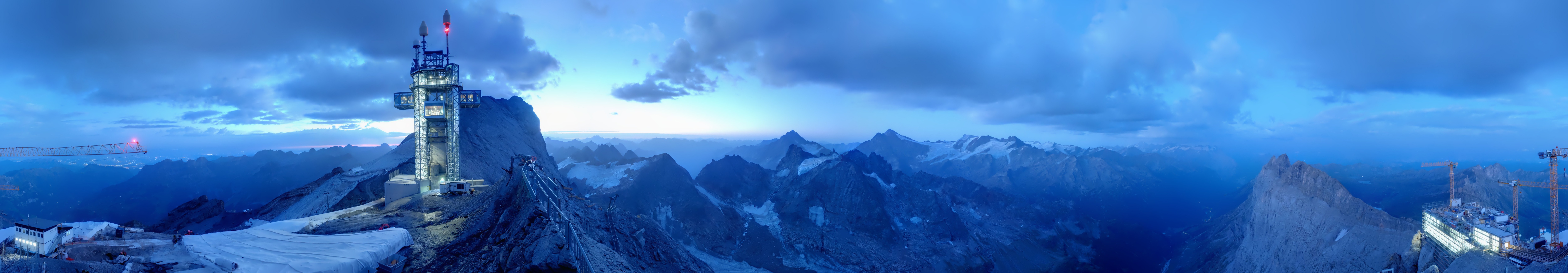 Archiv Foto Webcam Titlis: Bergstation mit Titlis Tower