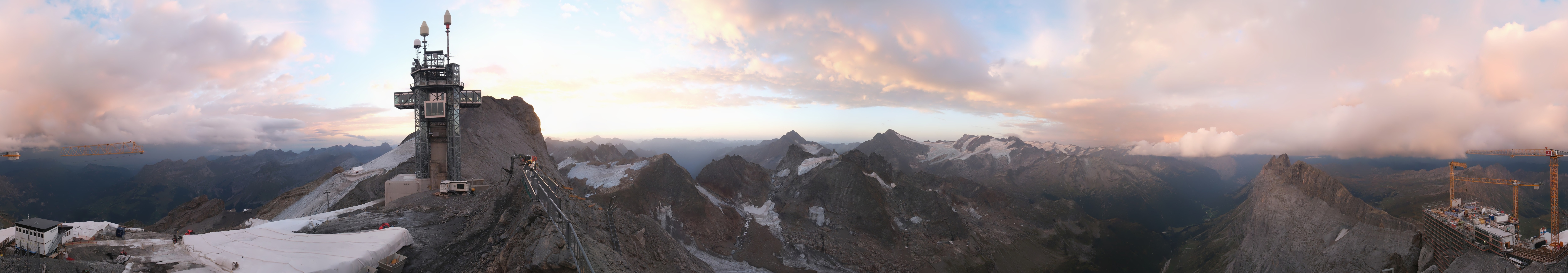Archiv Foto Webcam Titlis: Bergstation mit Titlis Tower