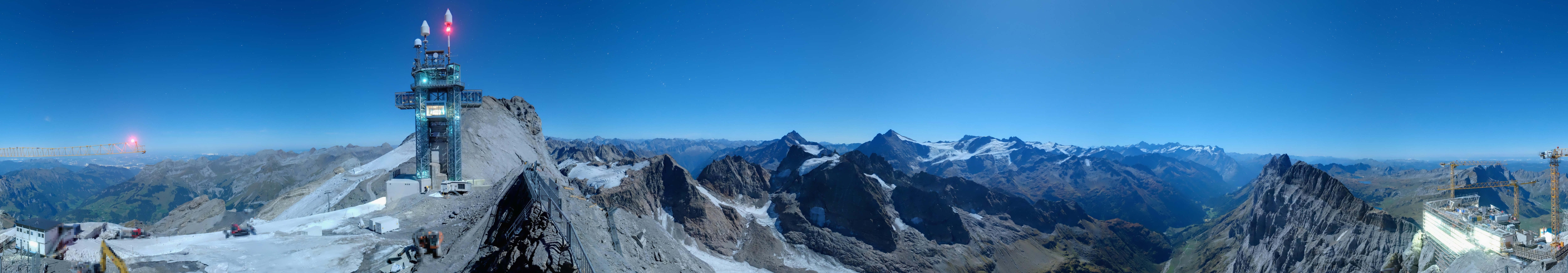 Archiv Foto Webcam Titlis: Bergstation mit Titlis Tower