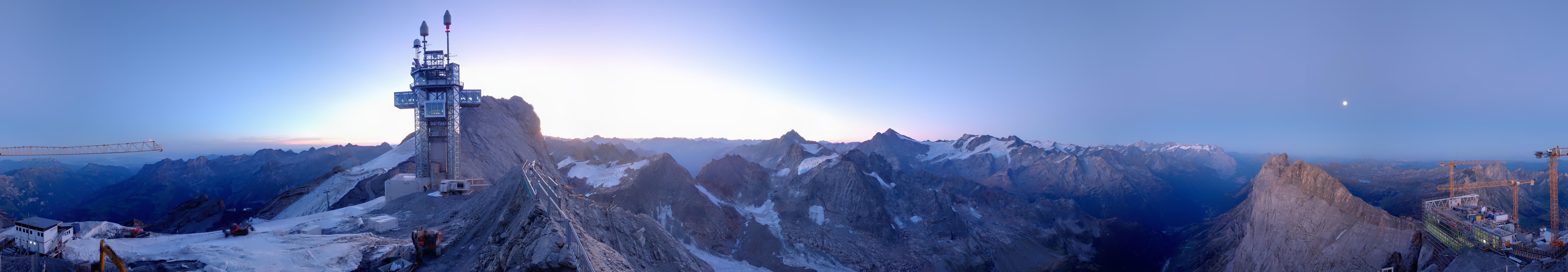 Archiv Foto Webcam Titlis: Bergstation mit Titlis Tower