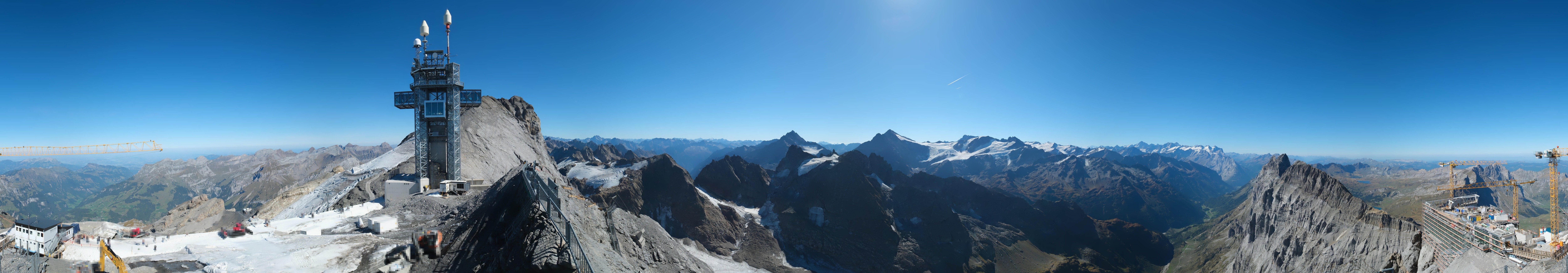 Archiv Foto Webcam Titlis: Bergstation mit Titlis Tower