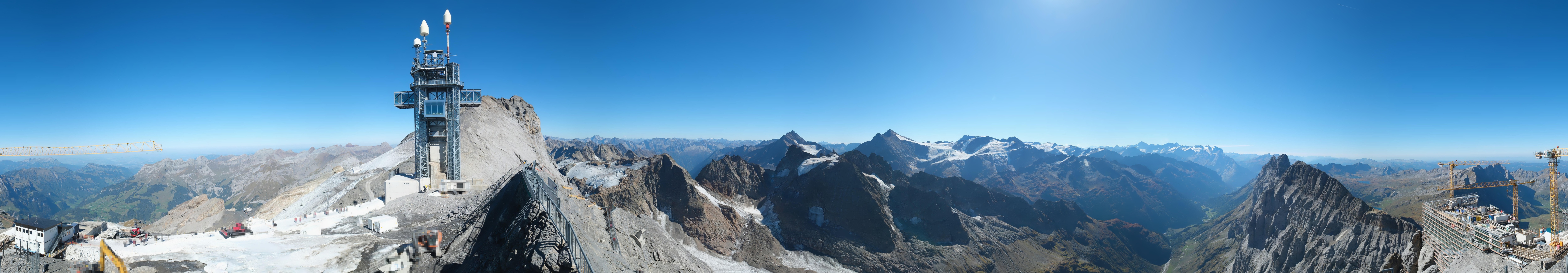 Archiv Foto Webcam Titlis: Bergstation mit Titlis Tower