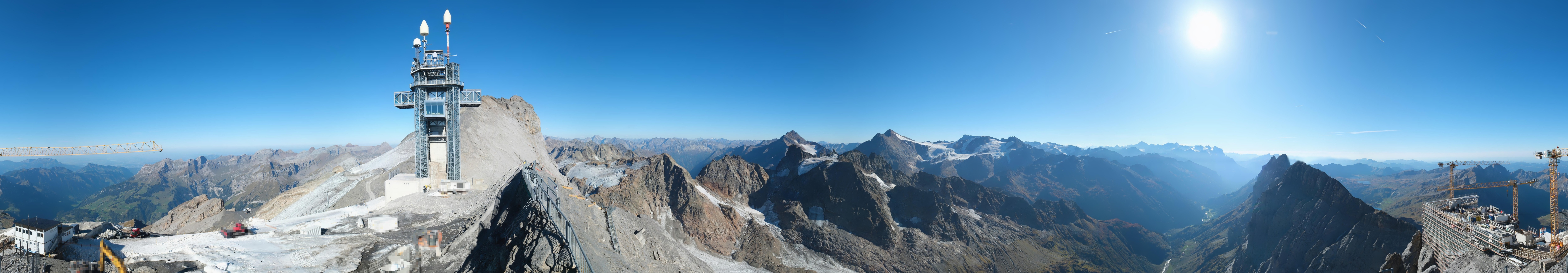 Archiv Foto Webcam Titlis: Bergstation mit Titlis Tower
