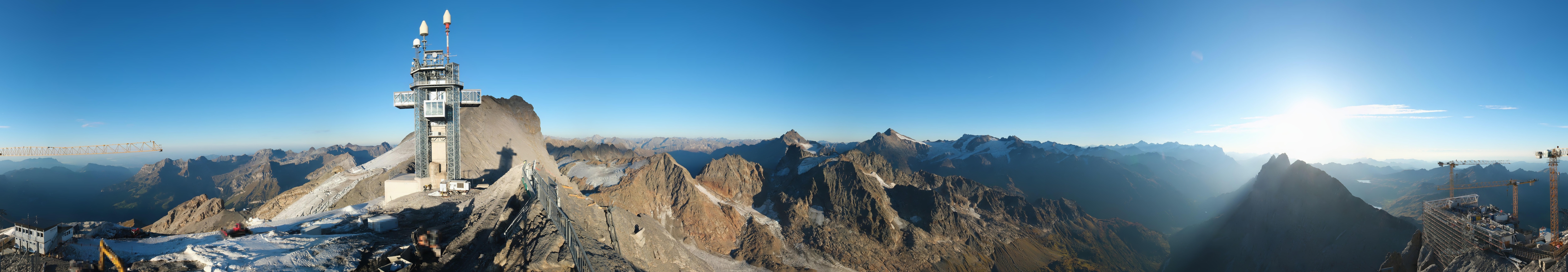 Archiv Foto Webcam Titlis: Bergstation mit Titlis Tower