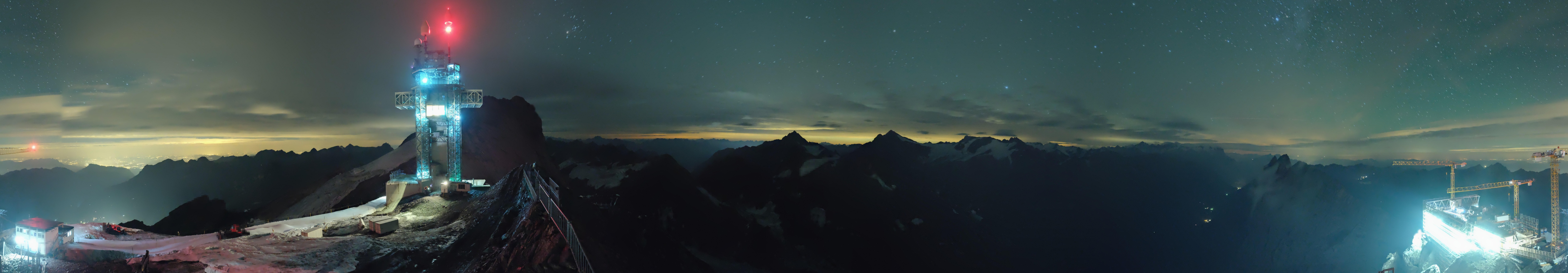 Archiv Foto Webcam Titlis: Bergstation mit Titlis Tower
