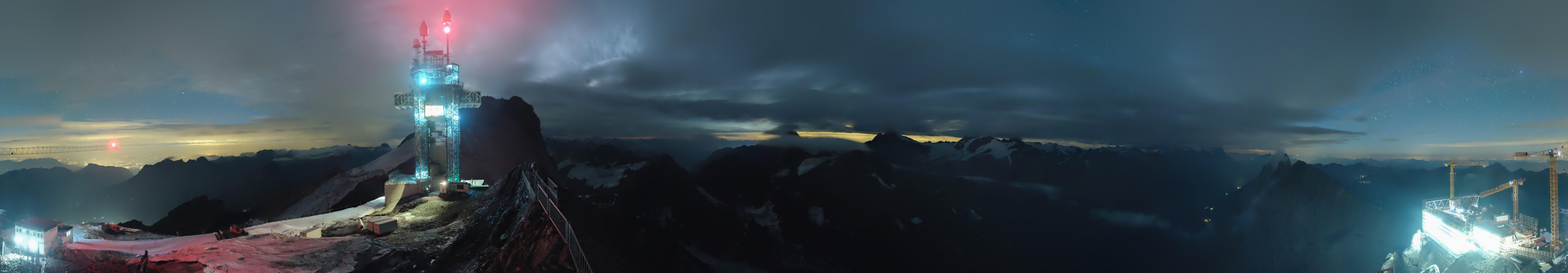 Archiv Foto Webcam Titlis: Bergstation mit Titlis Tower