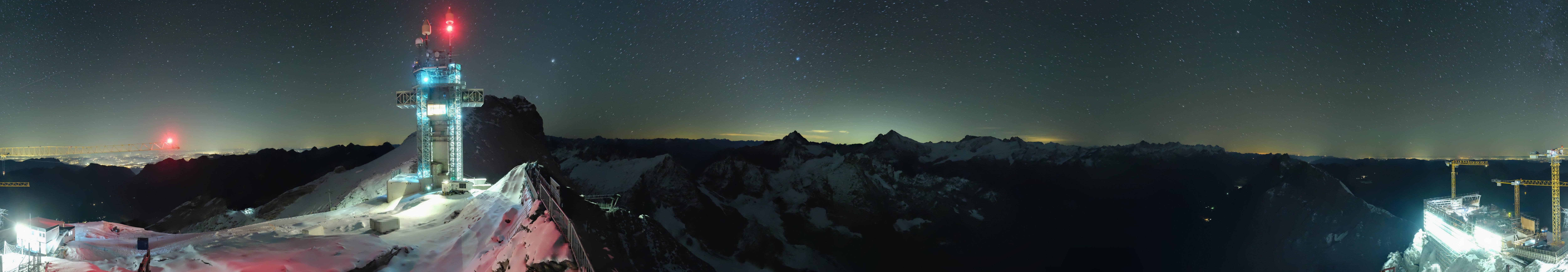 Archiv Foto Webcam Titlis: Bergstation mit Titlis Tower