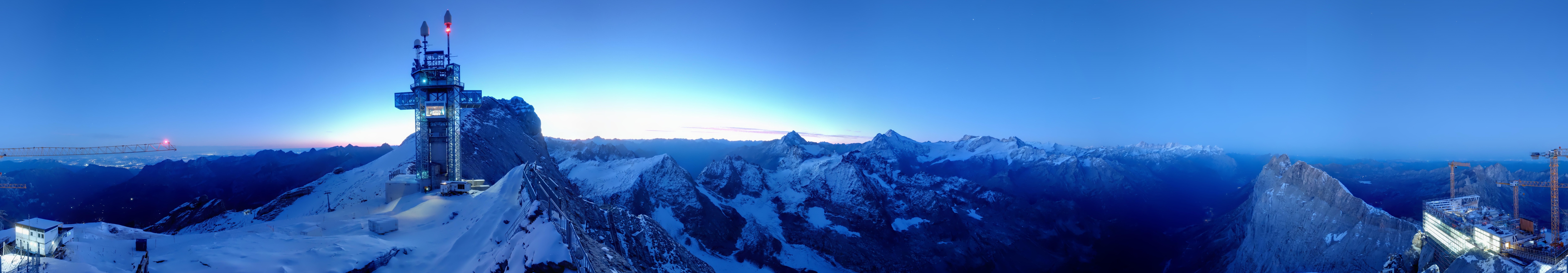 Archiv Foto Webcam Titlis: Bergstation mit Titlis Tower