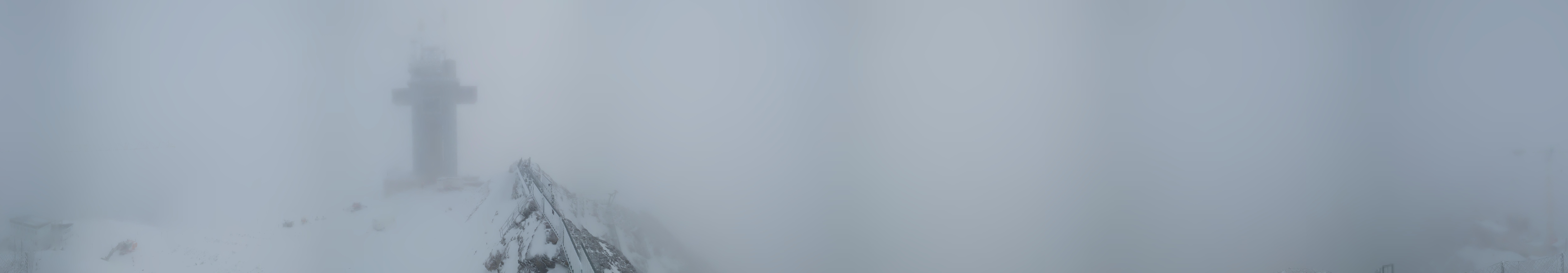 Archiv Foto Webcam Titlis: Bergstation mit Titlis Tower