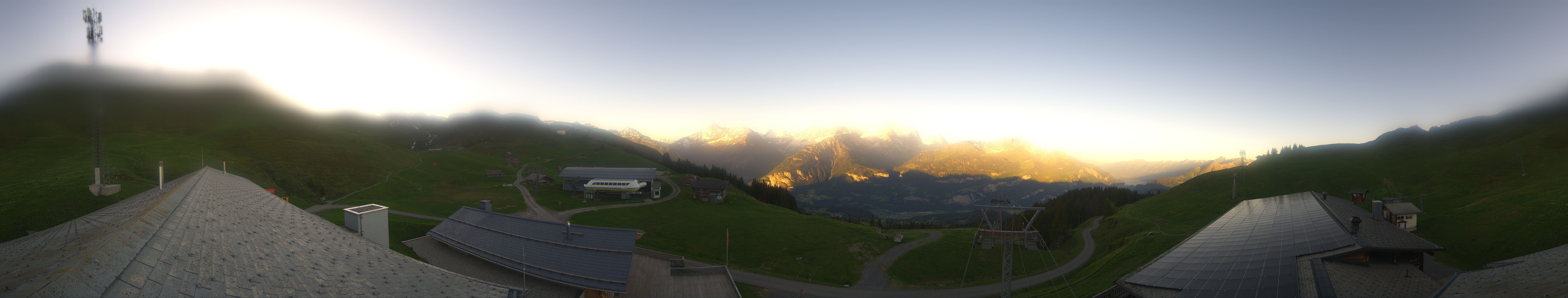 Archived image Webcam Roundshot Meiringen Hasliberg Mid-Station Kaeserstatt
