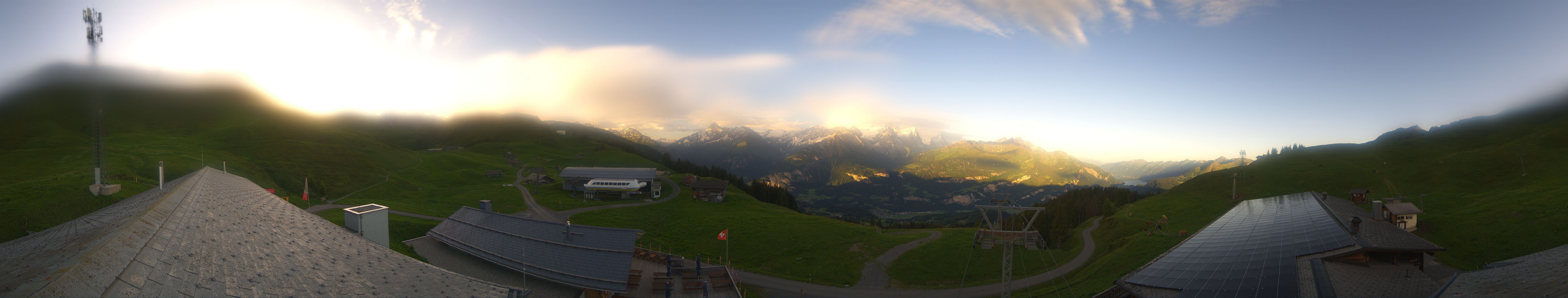 Archived image Webcam Roundshot Meiringen Hasliberg Mid-Station Kaeserstatt