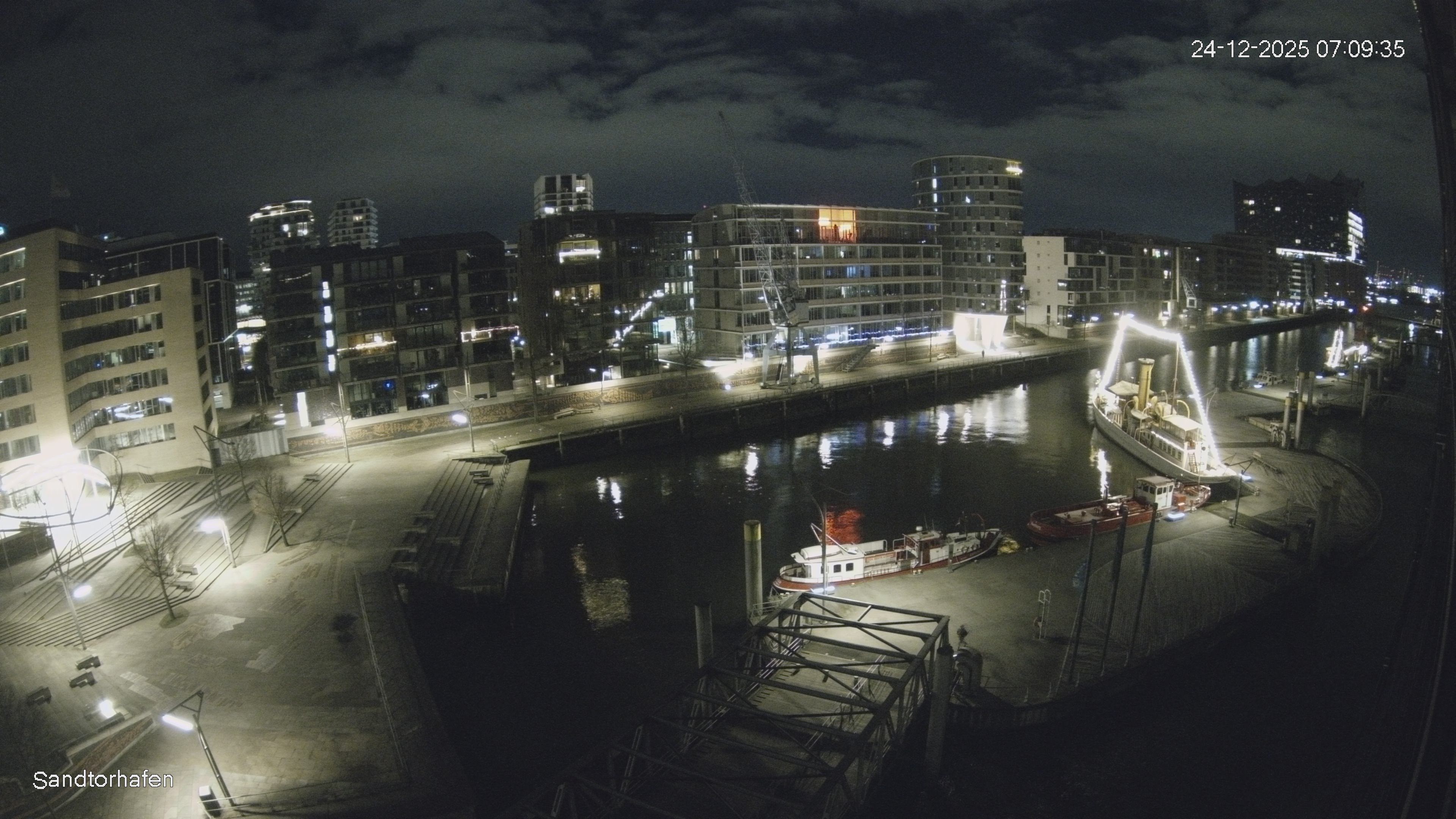 Archiv Foto Webcam Hamburg: HafenCity und Elbphilharmonie