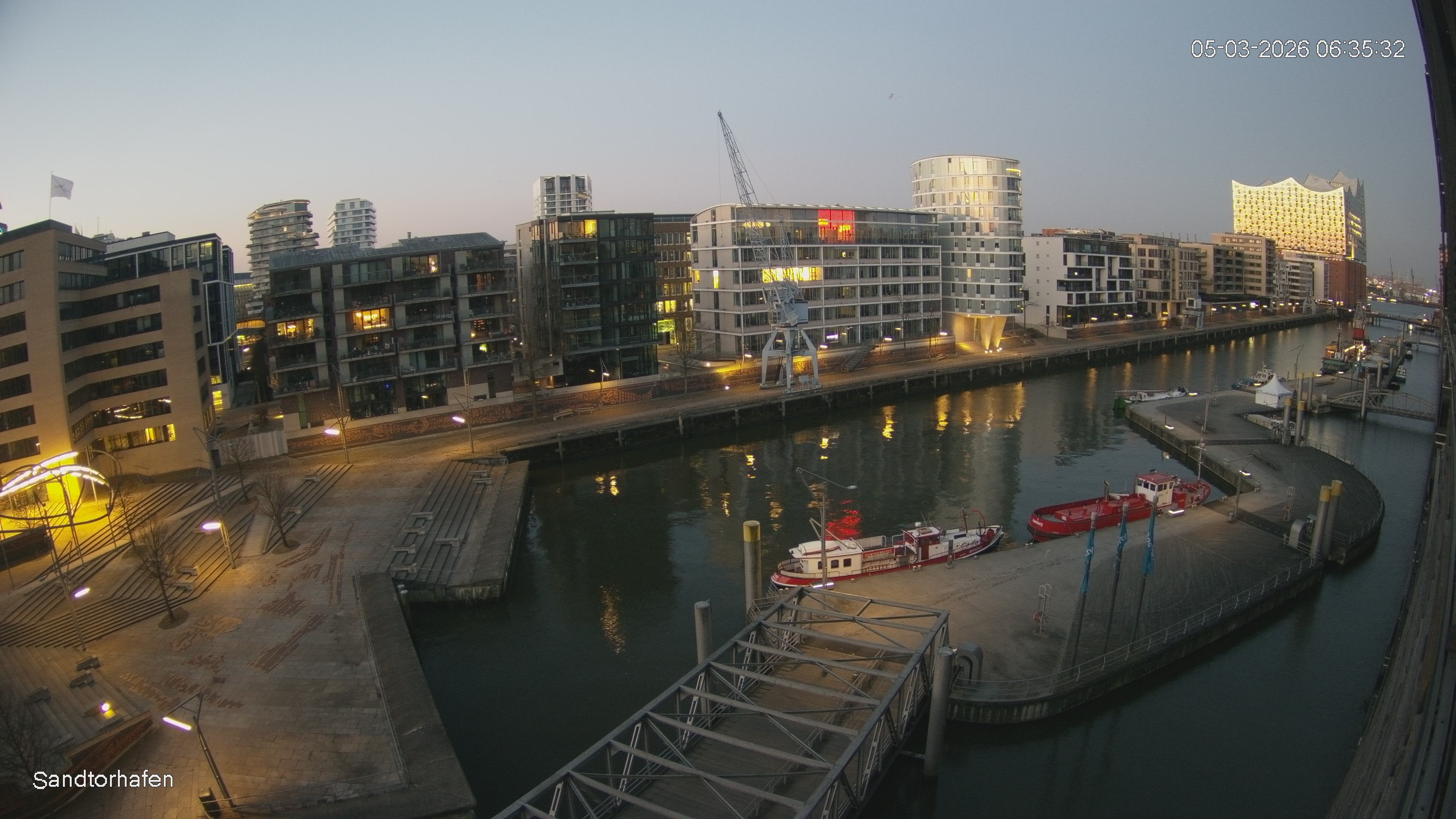 Archiv Foto Webcam Hamburg: HafenCity und Elbphilharmonie