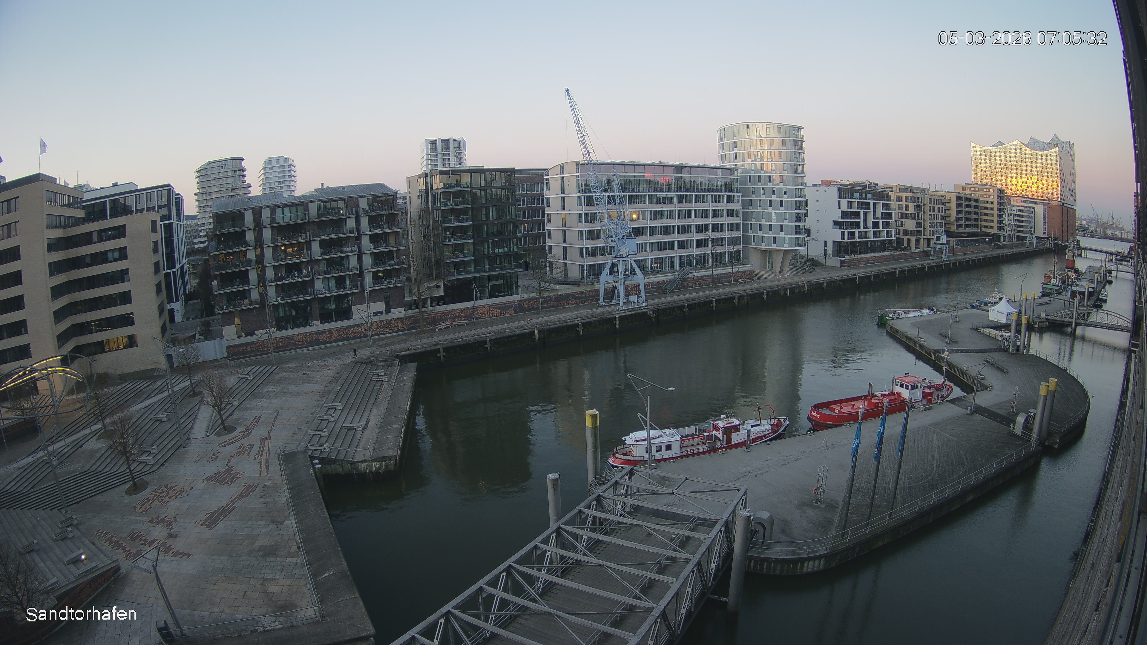 Archiv Foto Webcam Hamburg: HafenCity und Elbphilharmonie