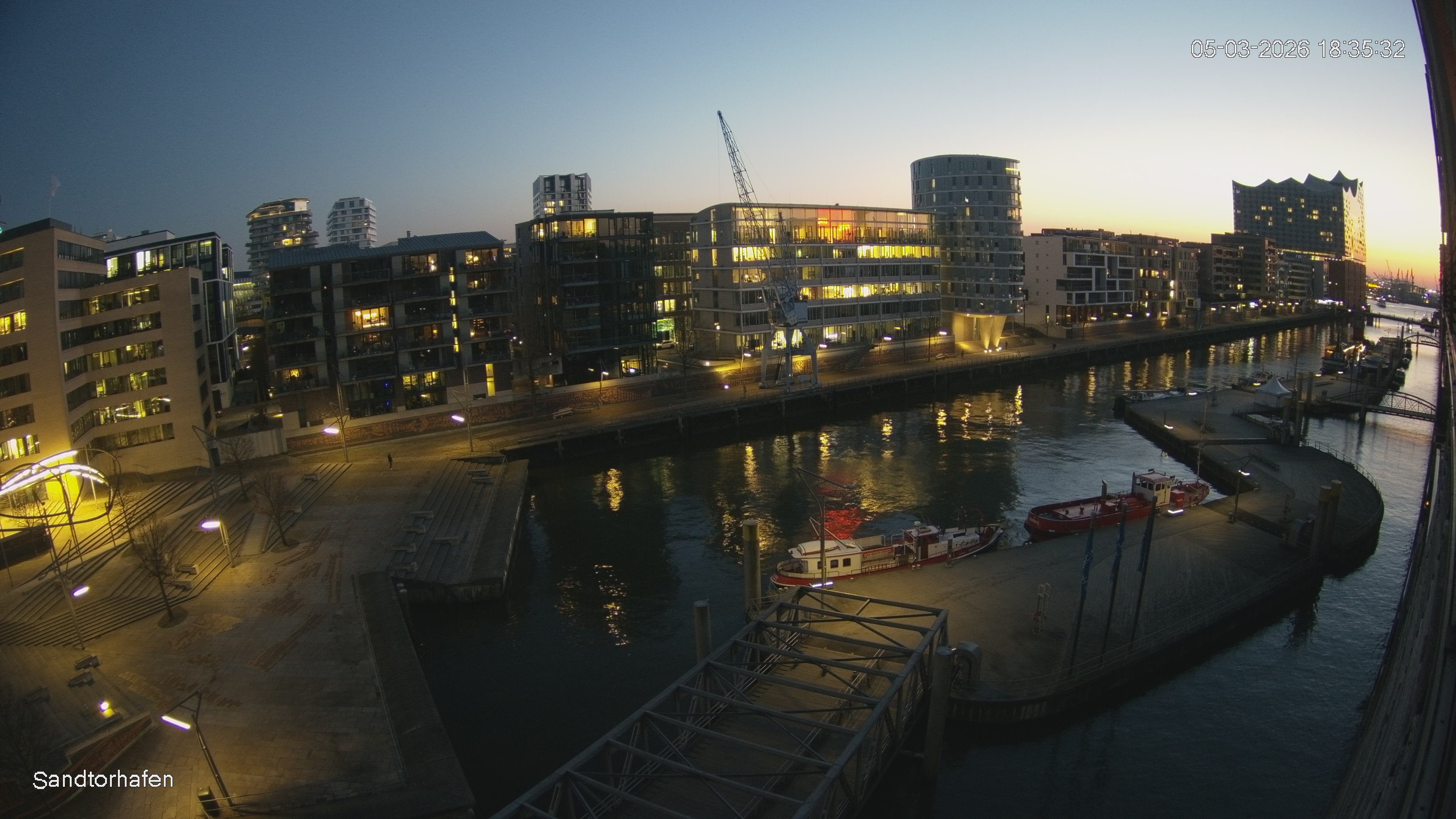 Archiv Foto Webcam Hamburg: HafenCity und Elbphilharmonie