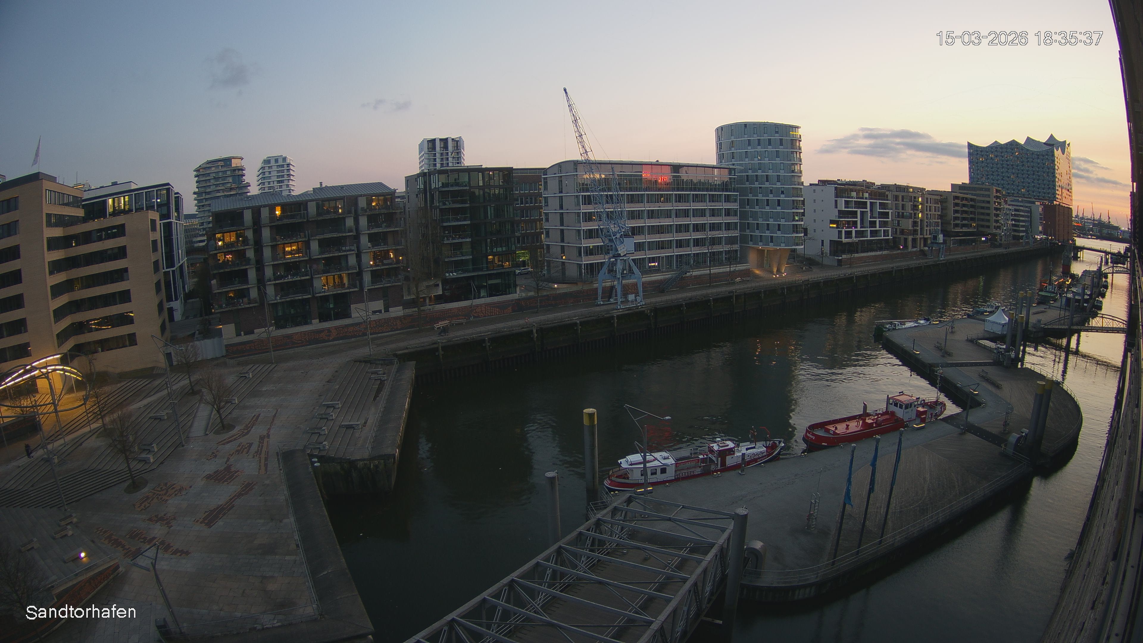 Archiv Foto Webcam Hamburg: HafenCity und Elbphilharmonie