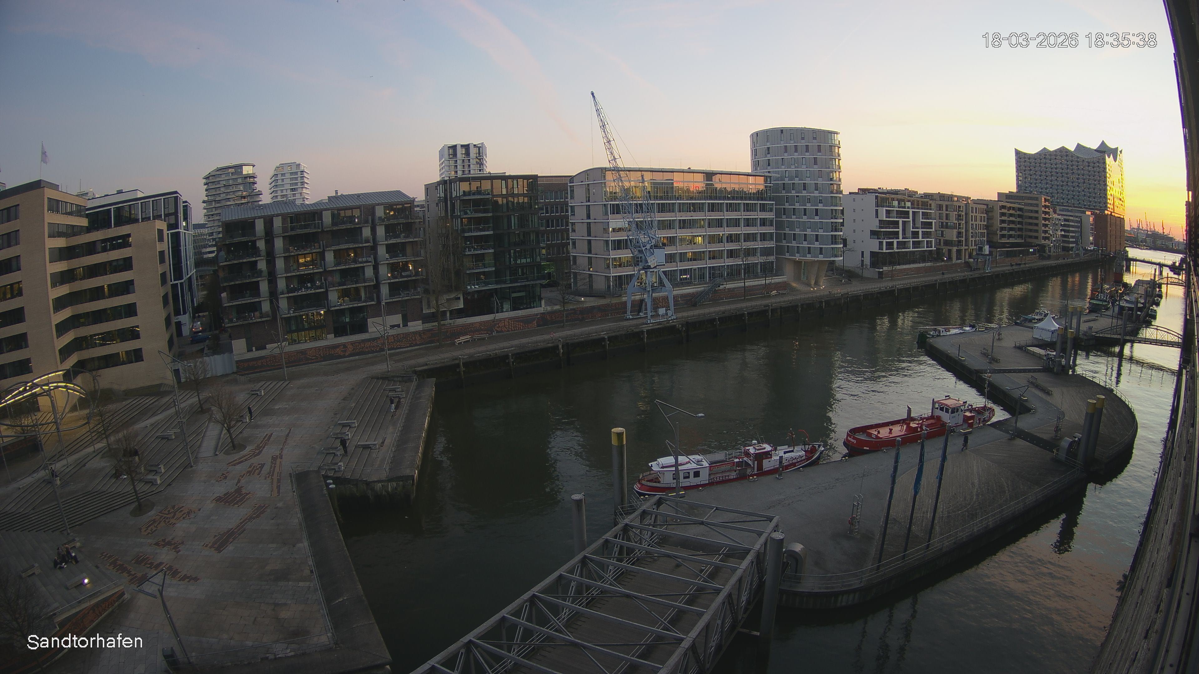 Archiv Foto Webcam Hamburg: HafenCity und Elbphilharmonie