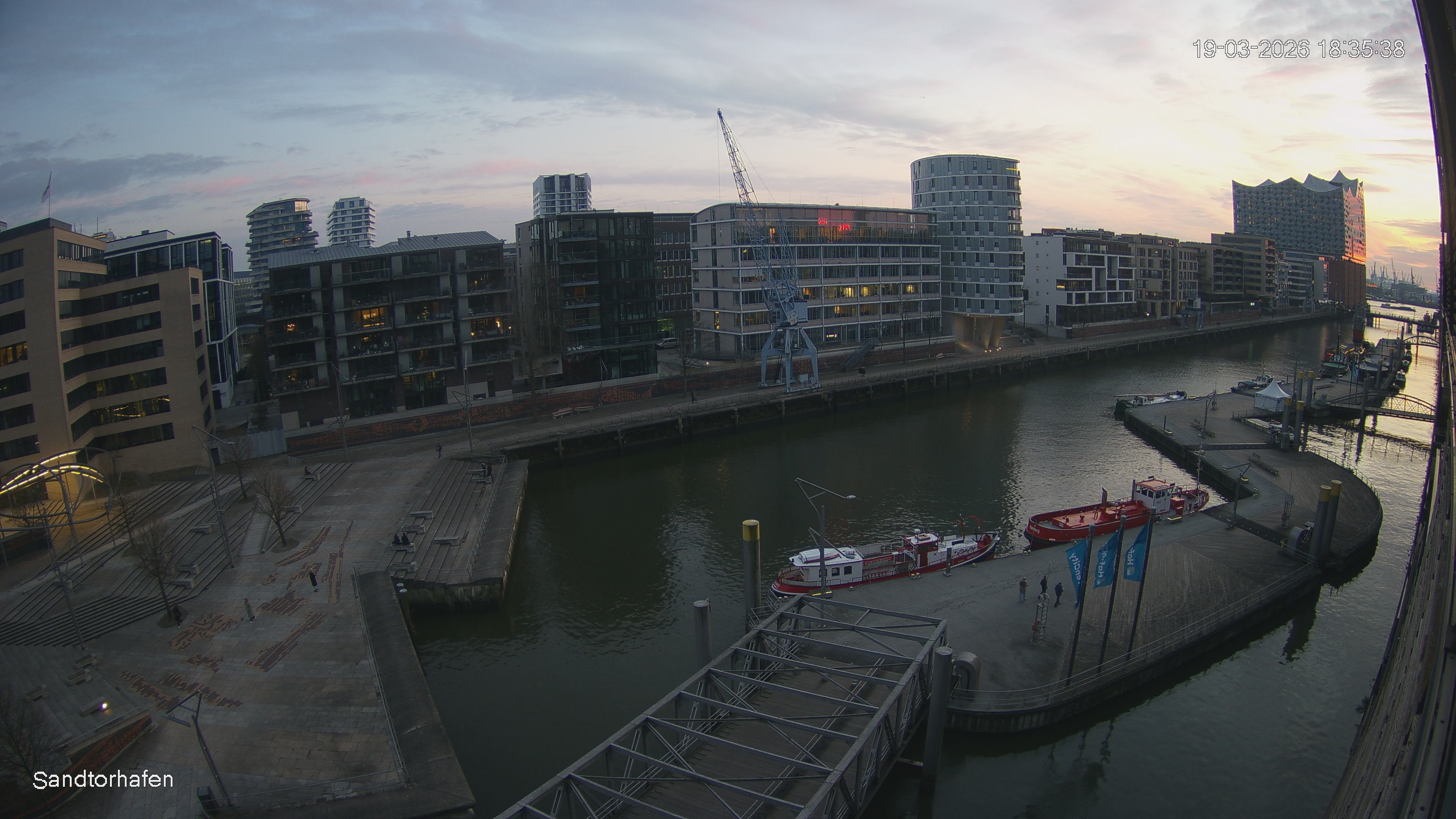 Archiv Foto Webcam Hamburg: HafenCity und Elbphilharmonie