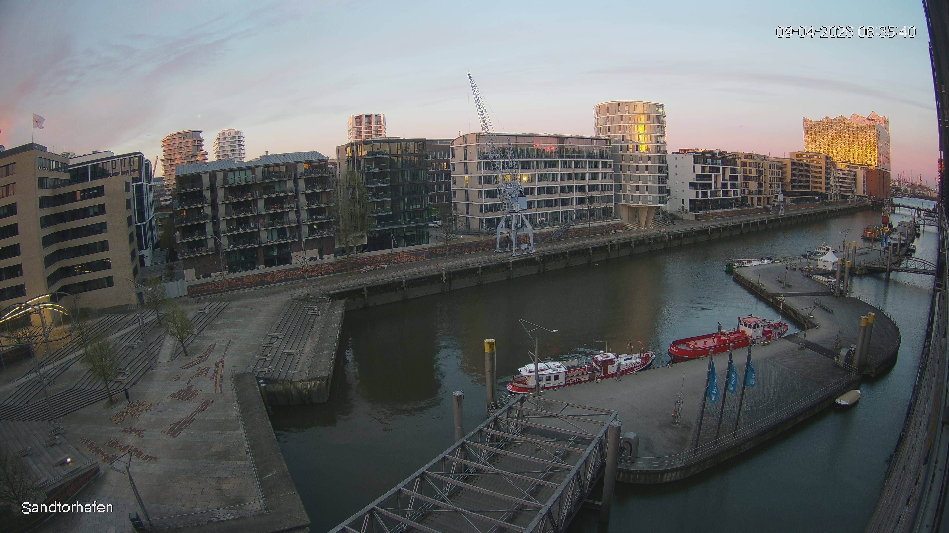 Archiv Foto Webcam Hamburg: HafenCity und Elbphilharmonie