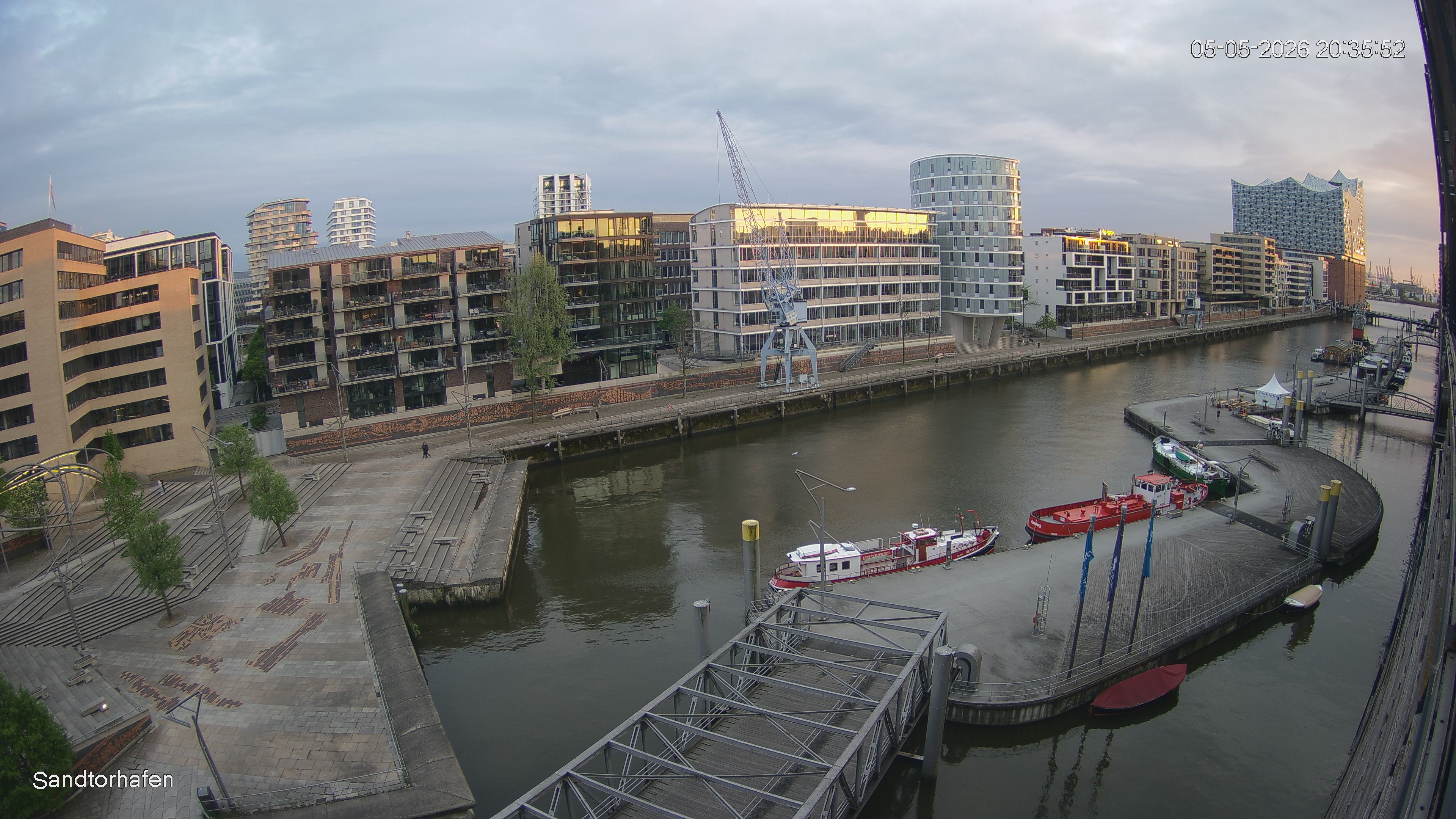 Archived image Webcam Harbour Hall Hamburg